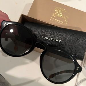 Burberry Sunglasses Unisex.